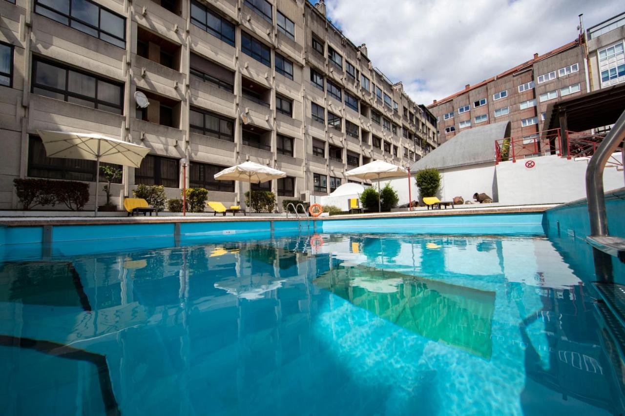Hotel Eurostars Araguaney Santiago de Compostela Exterior foto The swimming pool at the hotel