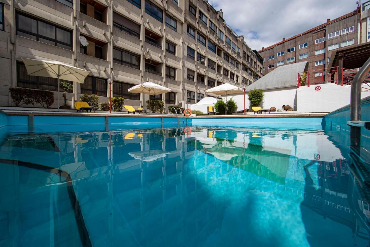Hotel Eurostars Araguaney Santiago de Compostela Exterior foto The swimming pool at the hotel