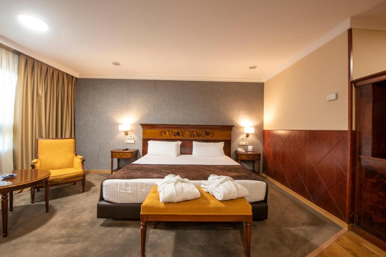 Hotel Eurostars Araguaney Santiago de Compostela Exterior foto A room at the hotel