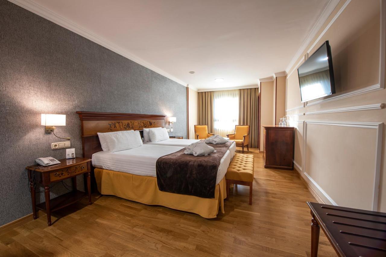Hotel Eurostars Araguaney Santiago de Compostela Exterior foto A room at the hotel
