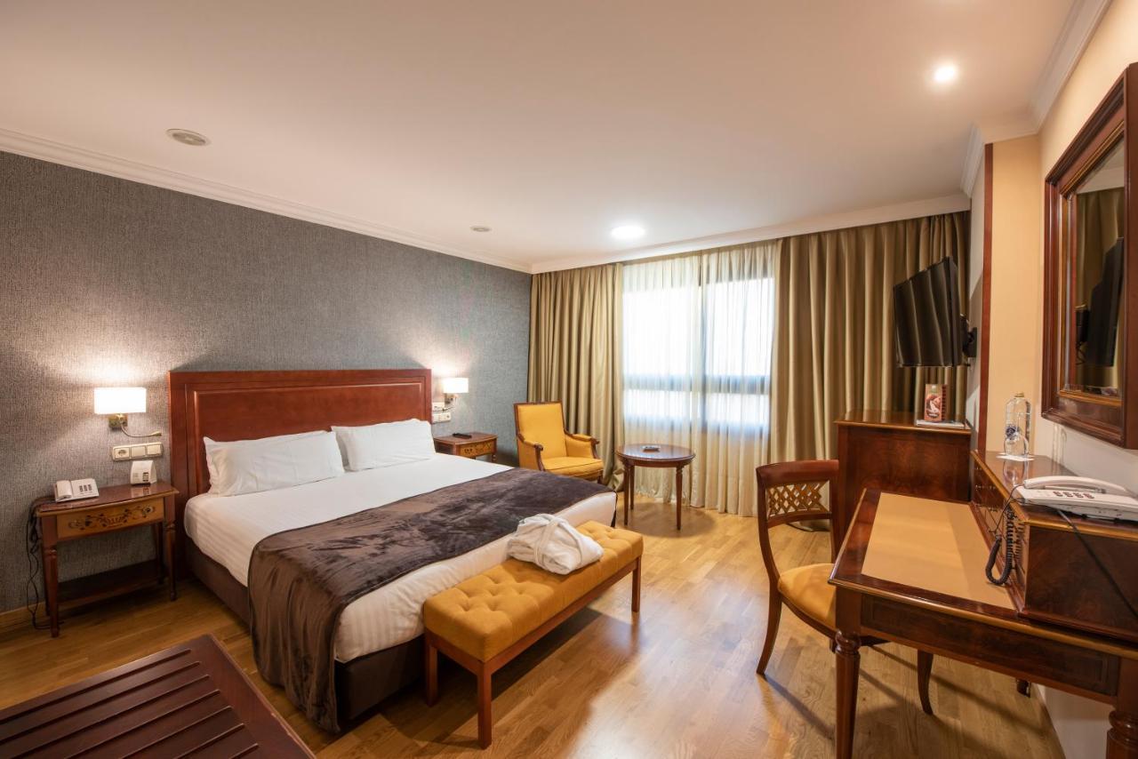 Hotel Eurostars Araguaney Santiago de Compostela Exterior foto A room at the hotel