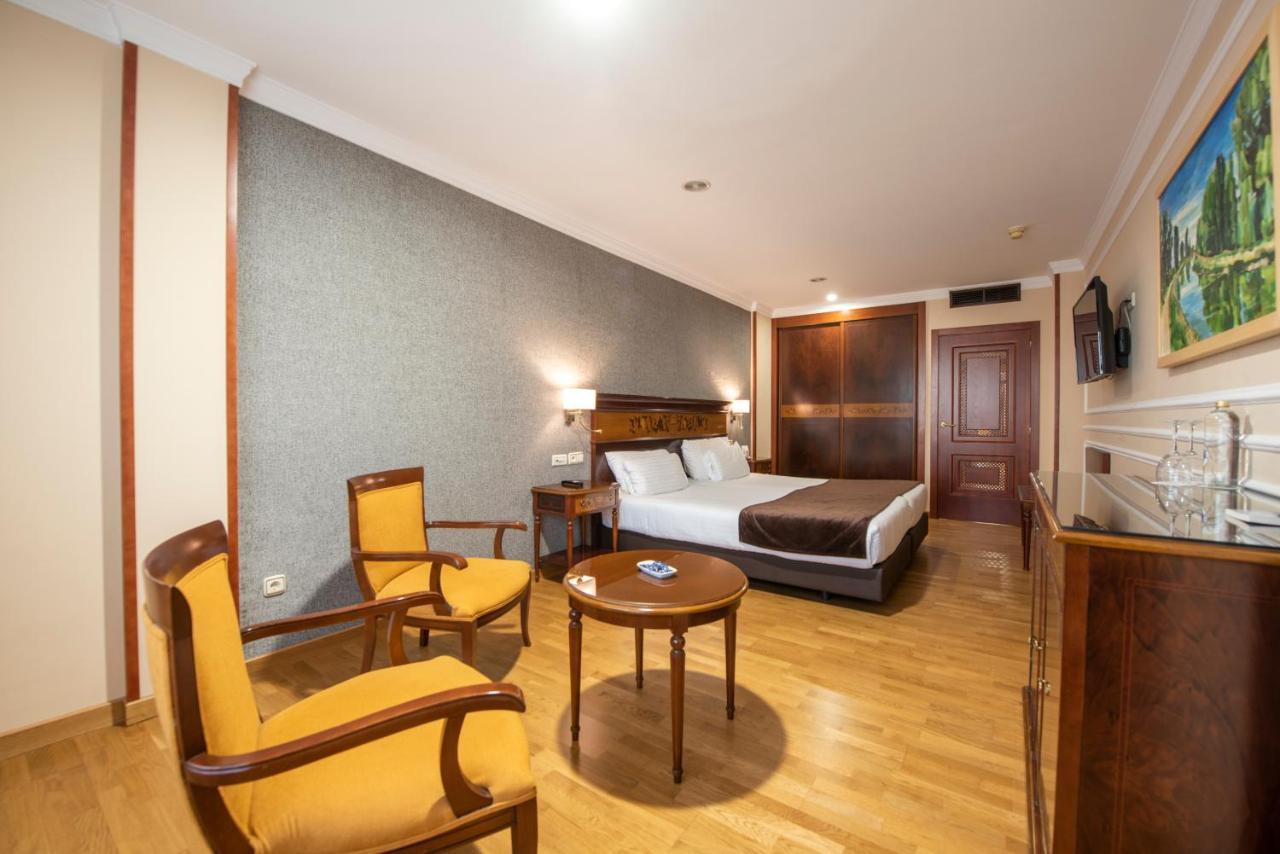 Hotel Eurostars Araguaney Santiago de Compostela Exterior foto A room at the hotel