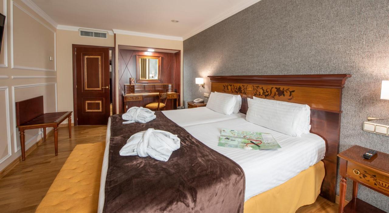 Hotel Eurostars Araguaney Santiago de Compostela Exterior foto A room at the hotel