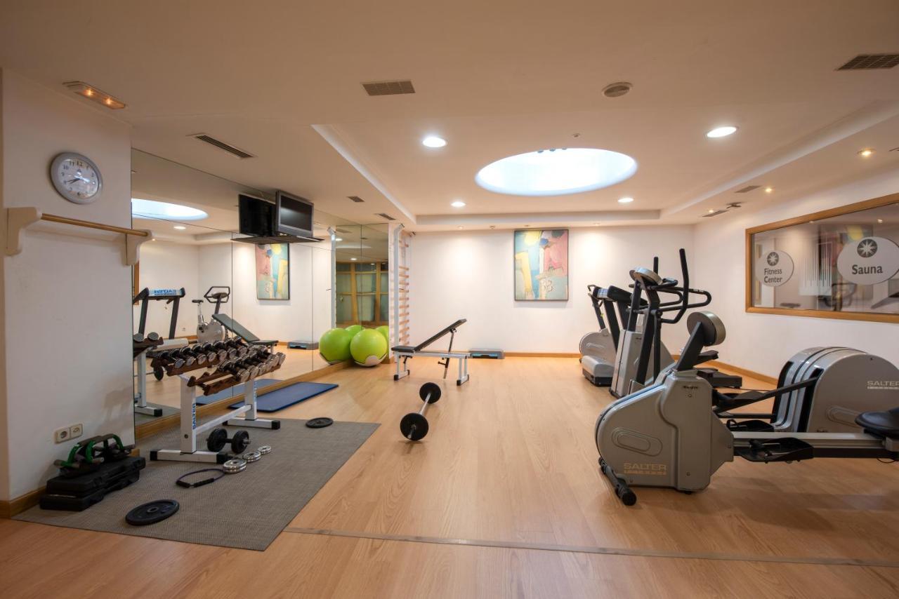 Hotel Eurostars Araguaney Santiago de Compostela Exterior foto A gym at a hotel