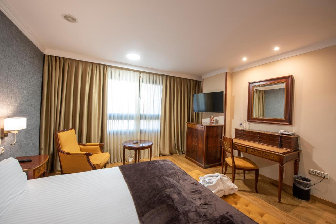 Hotel Eurostars Araguaney Santiago de Compostela Exterior foto A room at the hotel