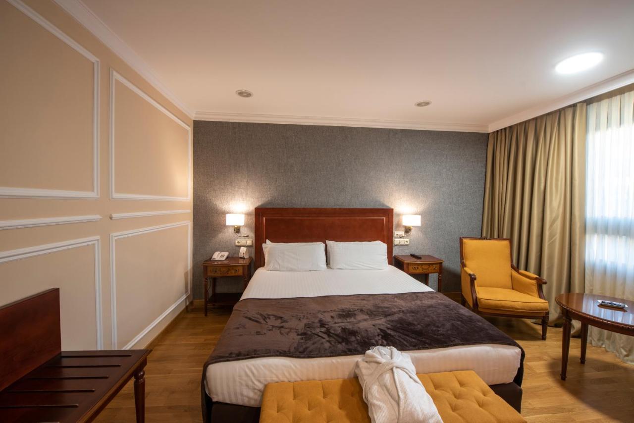 Hotel Eurostars Araguaney Santiago de Compostela Exterior foto A room at the hotel