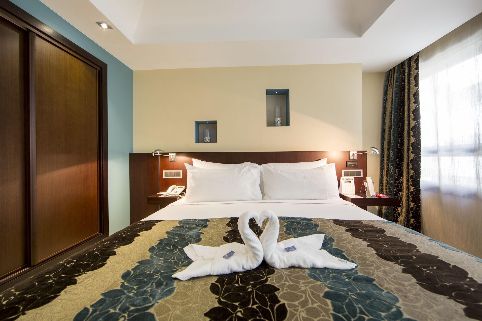 Hotel Eurostars Araguaney Santiago de Compostela Exterior foto A bedroom at the hotel