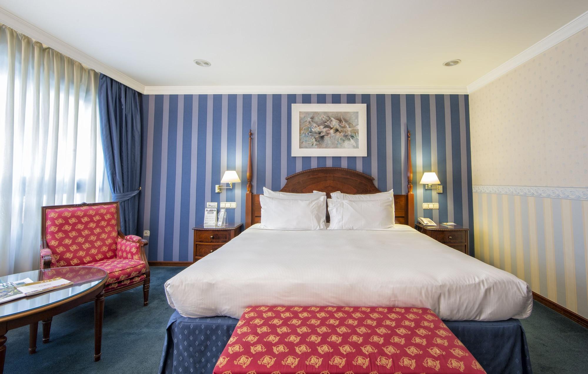 Hotel Eurostars Araguaney Santiago de Compostela Exterior foto A bedroom at the hotel