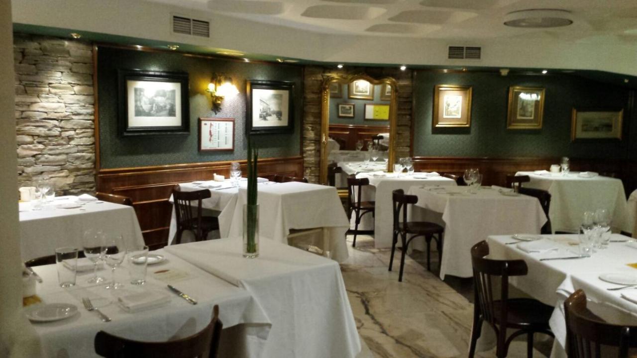 Hotel Eurostars Araguaney Santiago de Compostela Exterior foto Interior of the restaurant