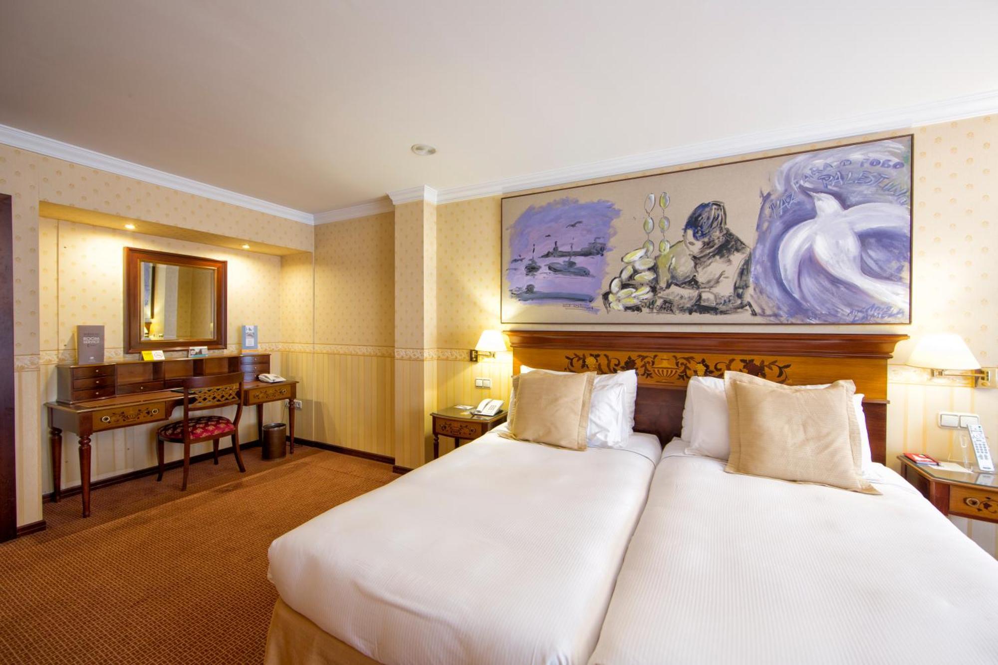 Hotel Eurostars Araguaney Santiago de Compostela Zimmer foto A room at the hotel