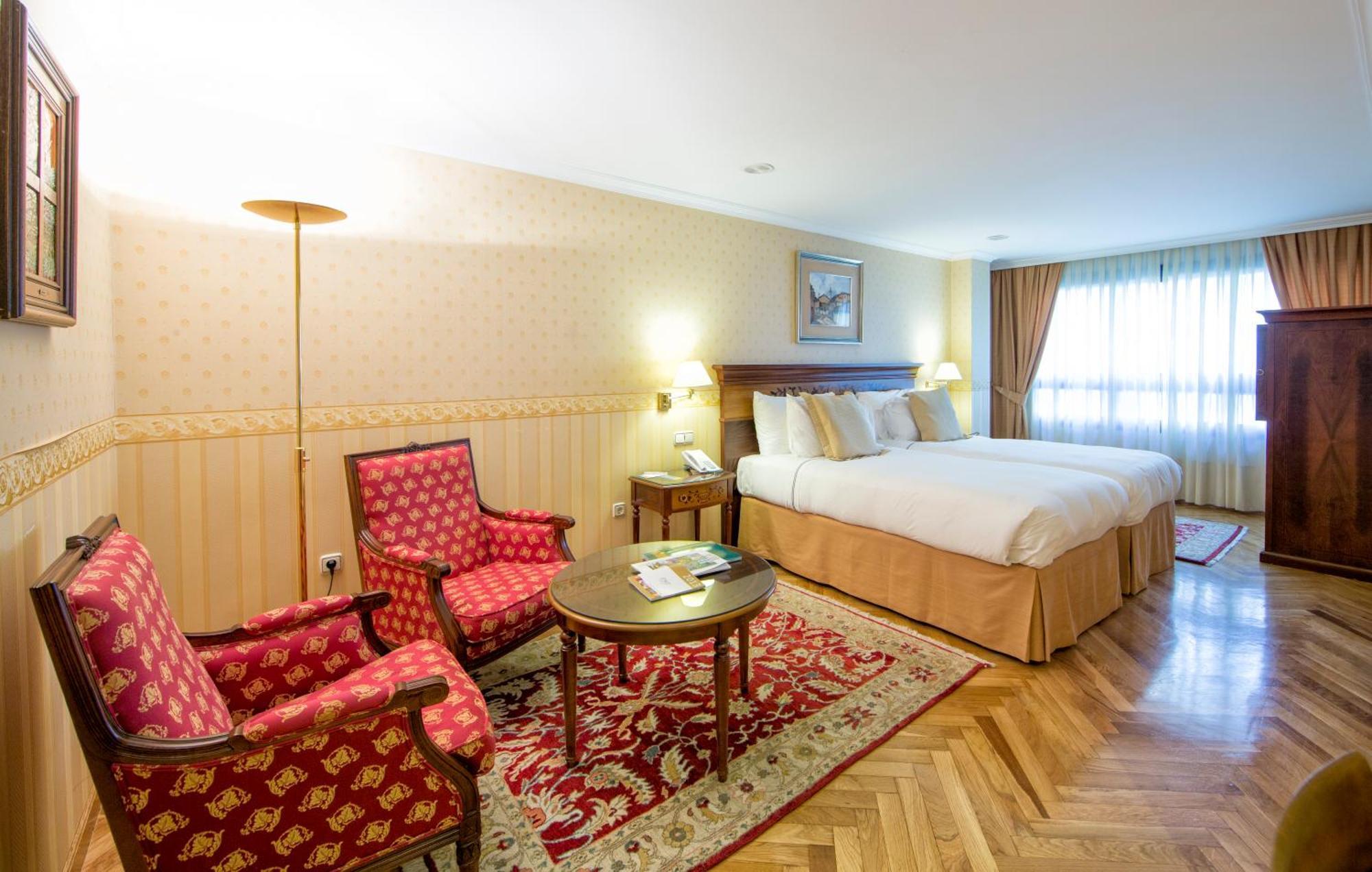 Hotel Eurostars Araguaney Santiago de Compostela Zimmer foto A room at the hotel